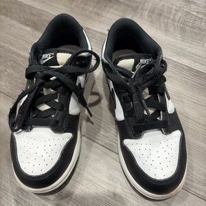 Nike Kids Black and White Sneakers 1.5Y